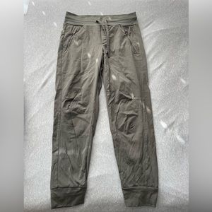 Athleta Trekkie North Jogger size 4